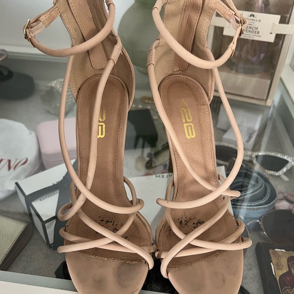 X2B beige heels - Picture 2 of 5